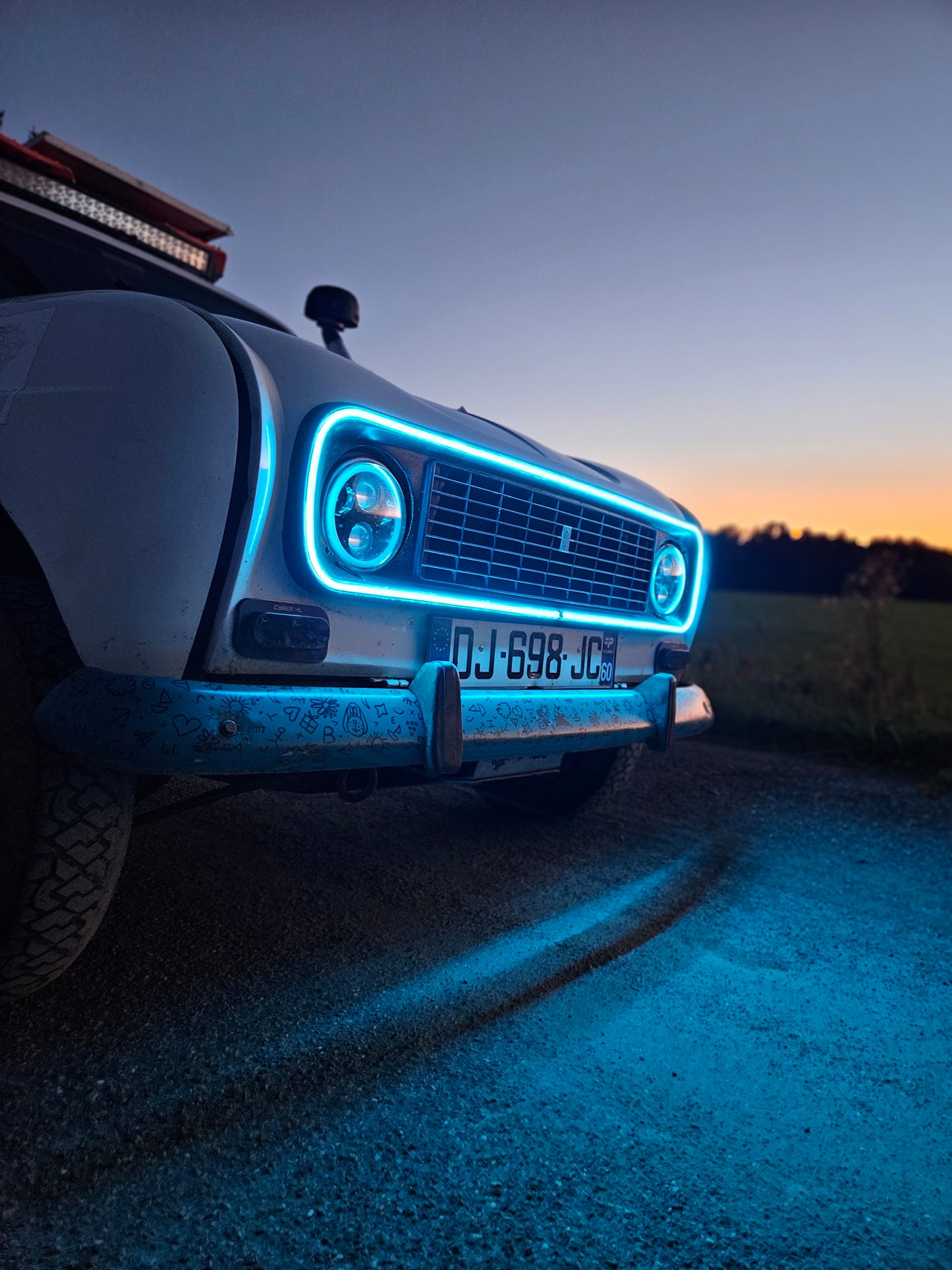 Calandre éclairée RGB - Renault 4L