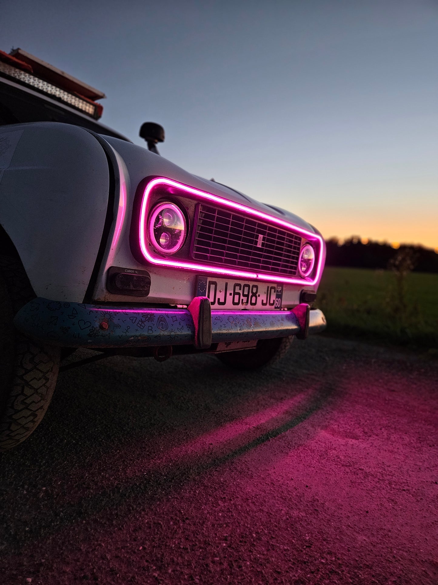 Calandre éclairée RGB - Renault 4L