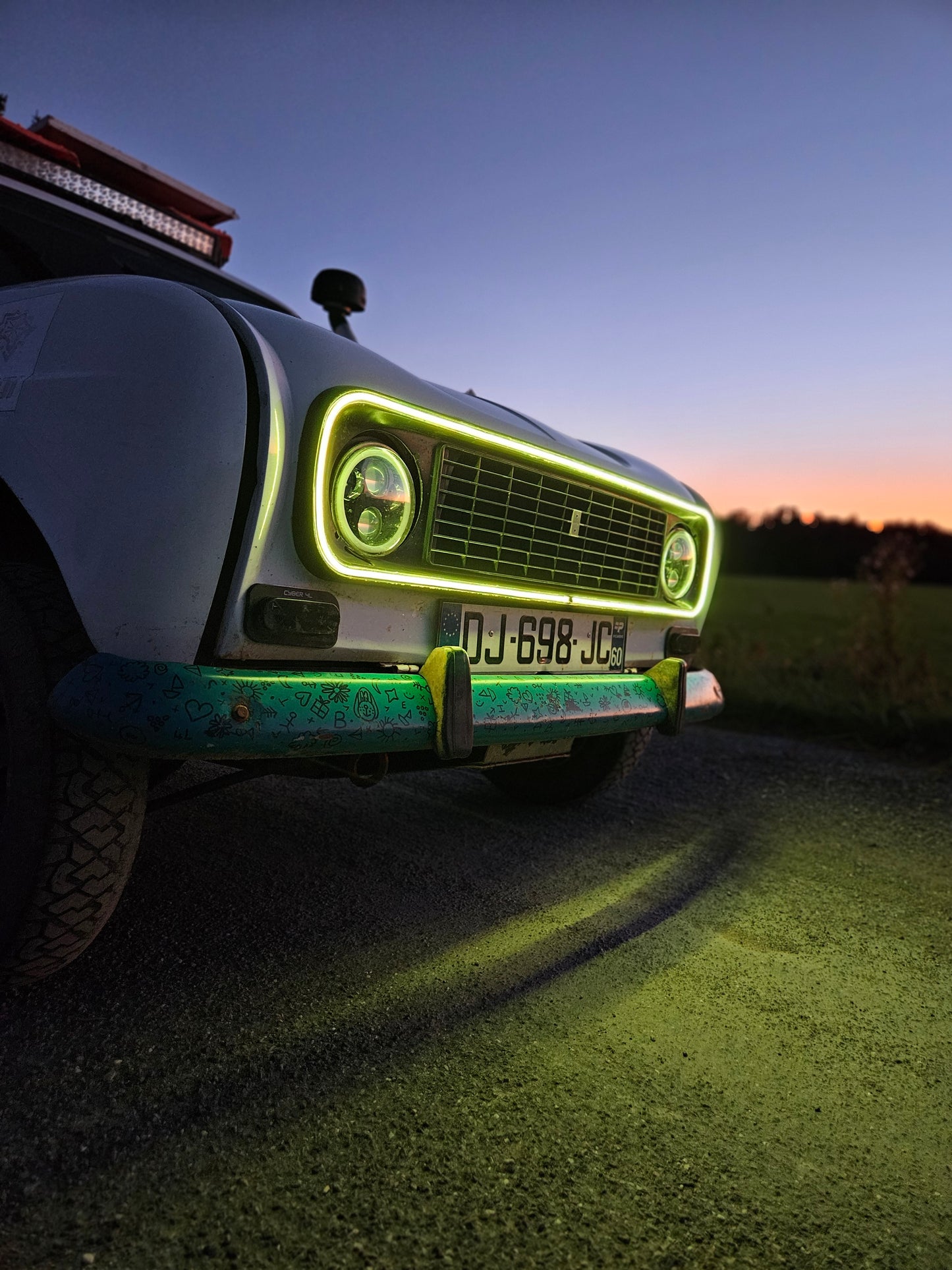 Calandre éclairée RGB - Renault 4L